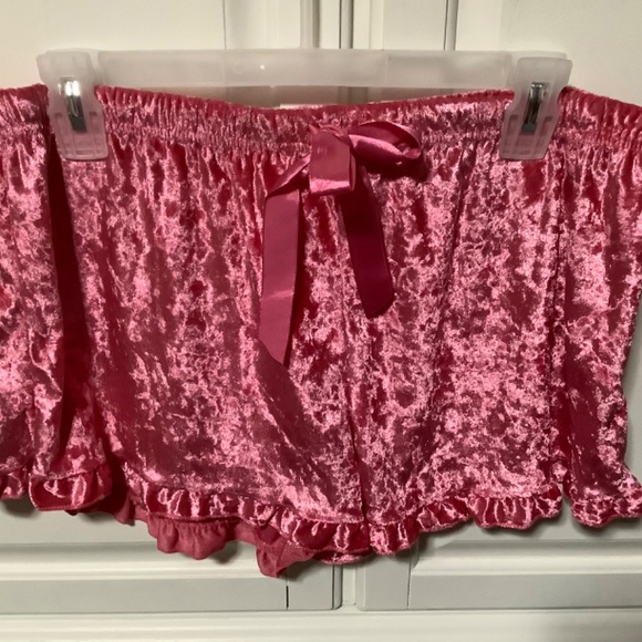 NWT ladies Medium 2 pc short pj set, gray love top and velvety pink shorts - Picture 2 of 8